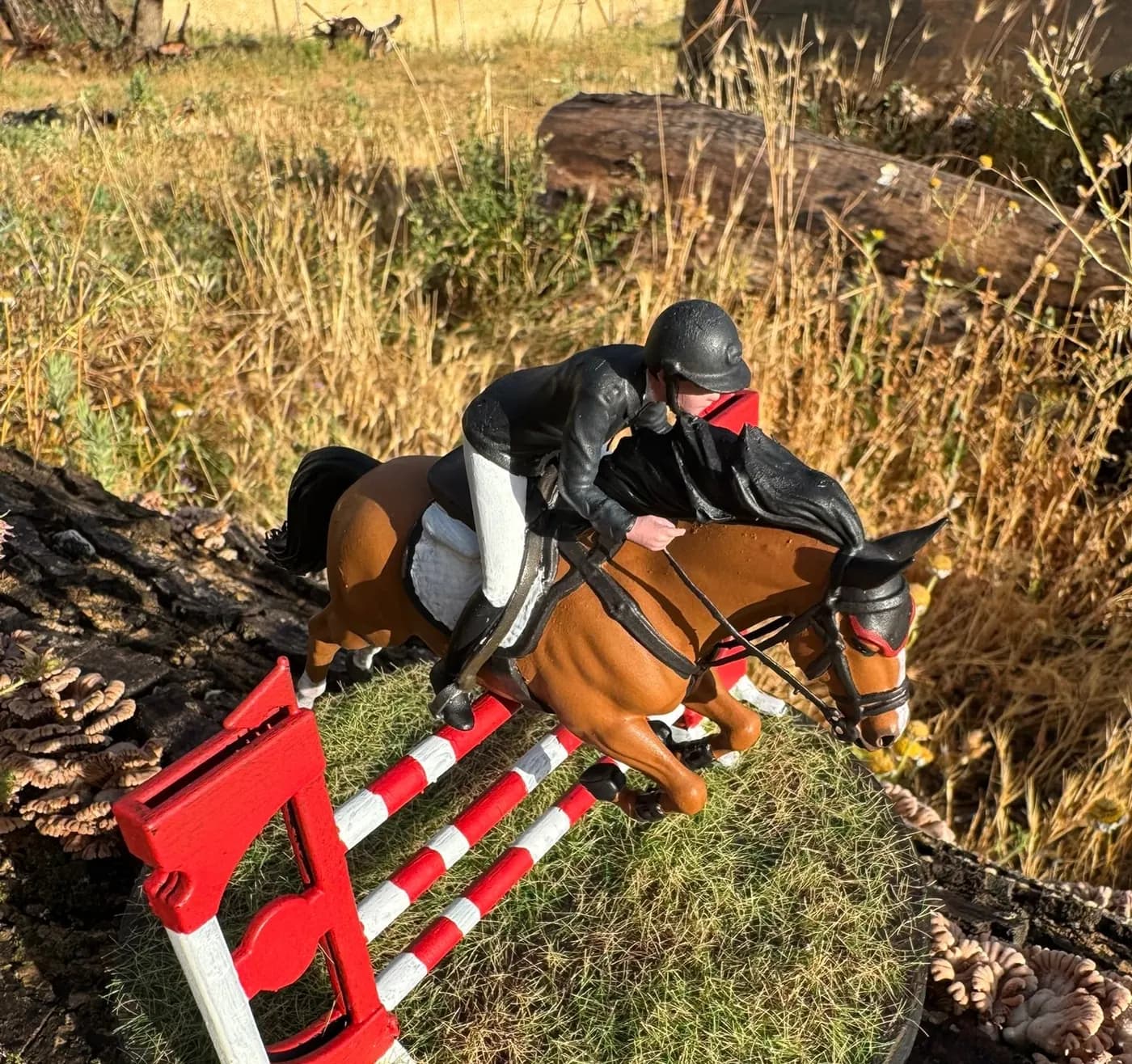 Figura en miniatura de un jinete a caballo